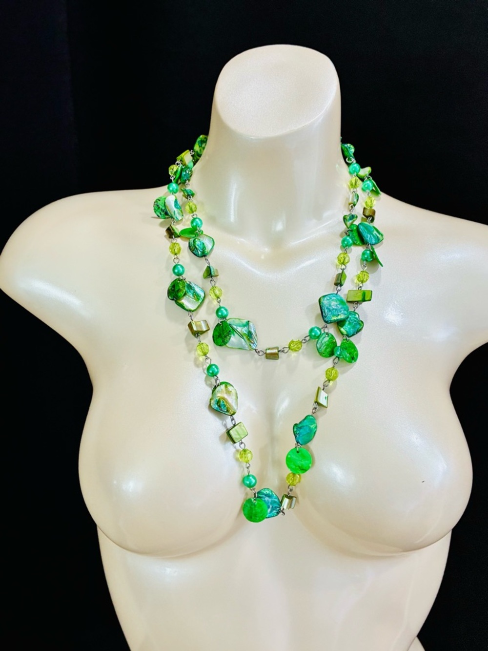 Flapper Length Green Mother of Pearl Chunky Beaded Statement Necklace for Women